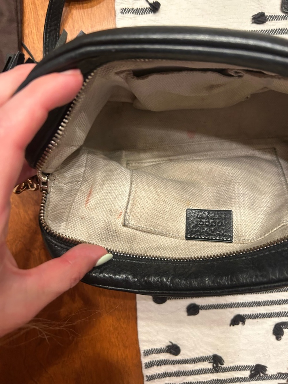 Authentic Gucci Black Soho Pebbled Leather Crossbody ๐ - Picture 6 of 13